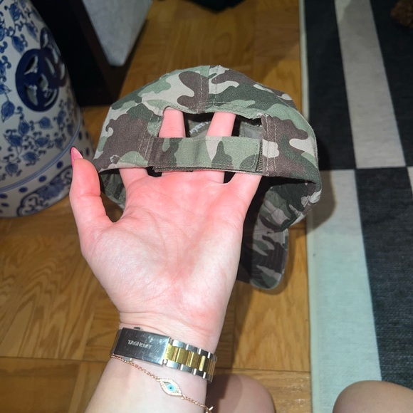 NWOT Green and navy camo vineyard vines base ball cap - Picture 2 of 3